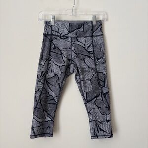 Lululemon Tight Stuff 15" Crop Leggings Sz 4 Dottie Tribe White Black